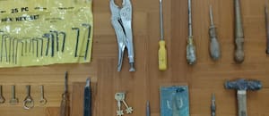 Una vecina lo vio entrar a robar y la Policía lo encontró escondido en el baño