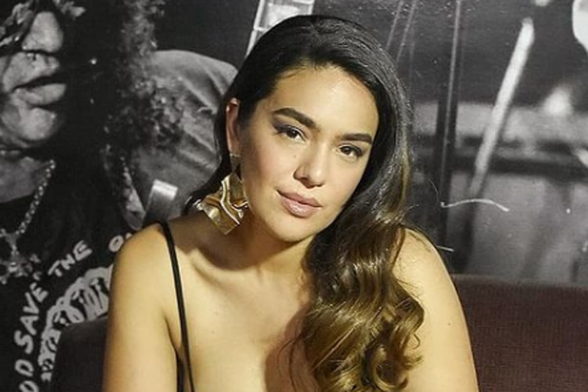 Al día siguiente de haber confirmado estar libre de cáncer, el padre de Ángela Leiva dio positivo en Covid-19 y un mes más tarde murió