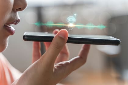 Al escuchar los audios en 2X se pierden los matices de lo que le ocurre al otro, según la experta