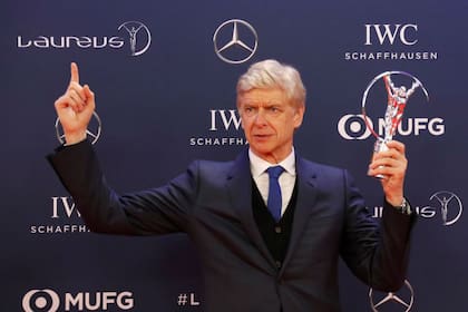 Al ex DT del Arsenal inglés Arsene Wenger le otorgaron este martes el Premio Laureus a la trayectoria deportiva y aprovechó la oportunidad para anunciar que planea modificar la ley del off side