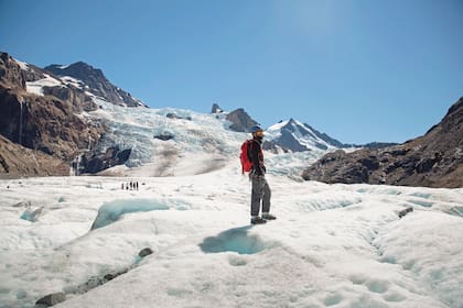Al glaciar Cagliero se puede acceder con crampones, gracias a una empresa de El Chaltén que organiza la excursión