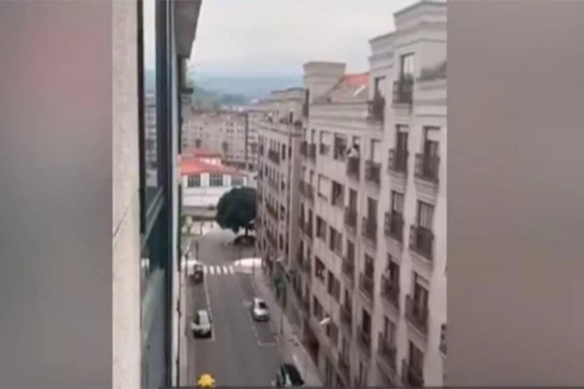 Al grito de "Hola Don Pepito", un chico le canta a toda la cuadra durante la cuarentena