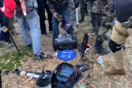 Al grito de "Los medios de comunicación son enemigos del pueblo" destruyeron equipos y expulsaron a los periodistas del lugar.