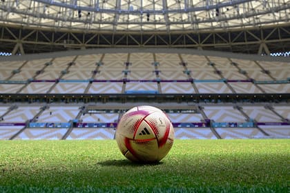 "Al Hilm", la nueva pelota oficial que se usará en los últimos cuatro partidos del Mundial de Qatar 2022