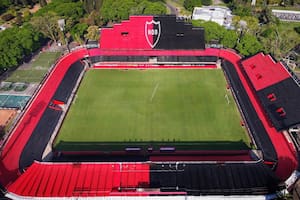 Al hombre le tiraron al menos tres veces en la puerta principal de la cancha de Newell's