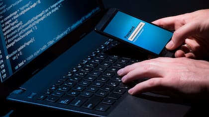 Al igual que el desarrollo informático, todos los eventos de seguridad deben resolverse de manera colaborativa y comunitaria, este es el camino hacia la tecnología emergente