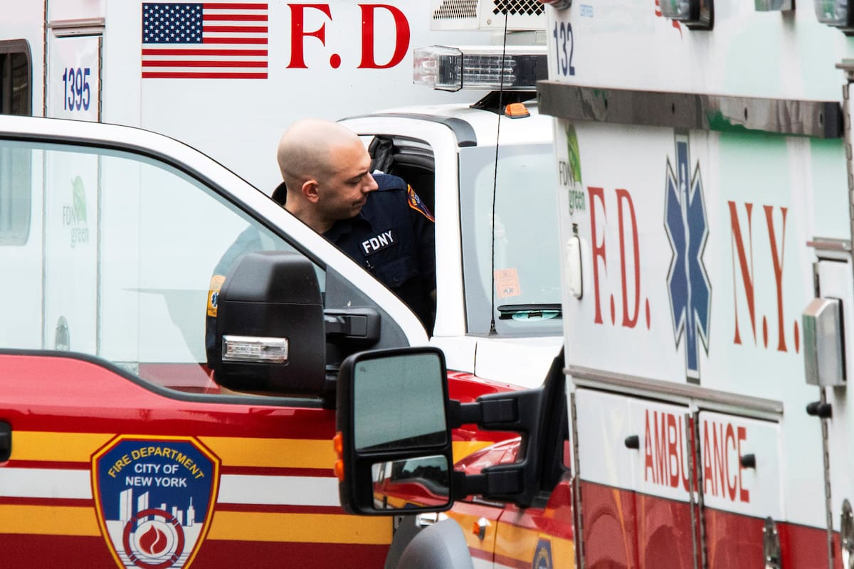Al igual que en el atentado a las Torres Gemelas, los integrantes del departamento de bomberos de Nueva York, son señalados como héroes en la lucha contra el coronavirus