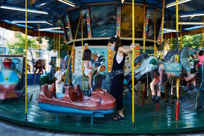 Al igual que la mayoría de las calesitas de la ciudad, la de la Plaza Unidad Latinoamericana estuvo cerrada durante ocho meses