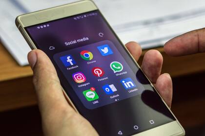 Al igual que otras empresas estadounidenses, Facebook retira sus servicios de los próximos dispositivos de Huawei; la medida no afecta a los que ya están en el mercado