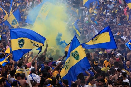 Al igual que otros años, el festejo del día del hincha de Boca terminó mal, hubo enfrentamientos con la policía, piedrazos, heridos y varios comercios destrozados