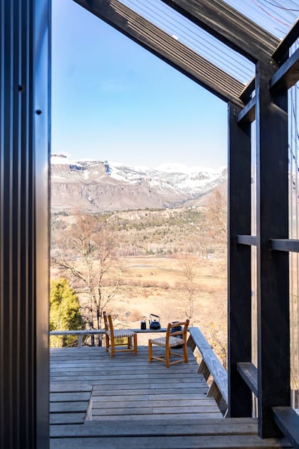 Al implantar su casa en este terreno, Matías privilegió la vista –hacia el Sur– por sobre el ingreso de sol directo. De todos modos, la luz alcanza y sobra