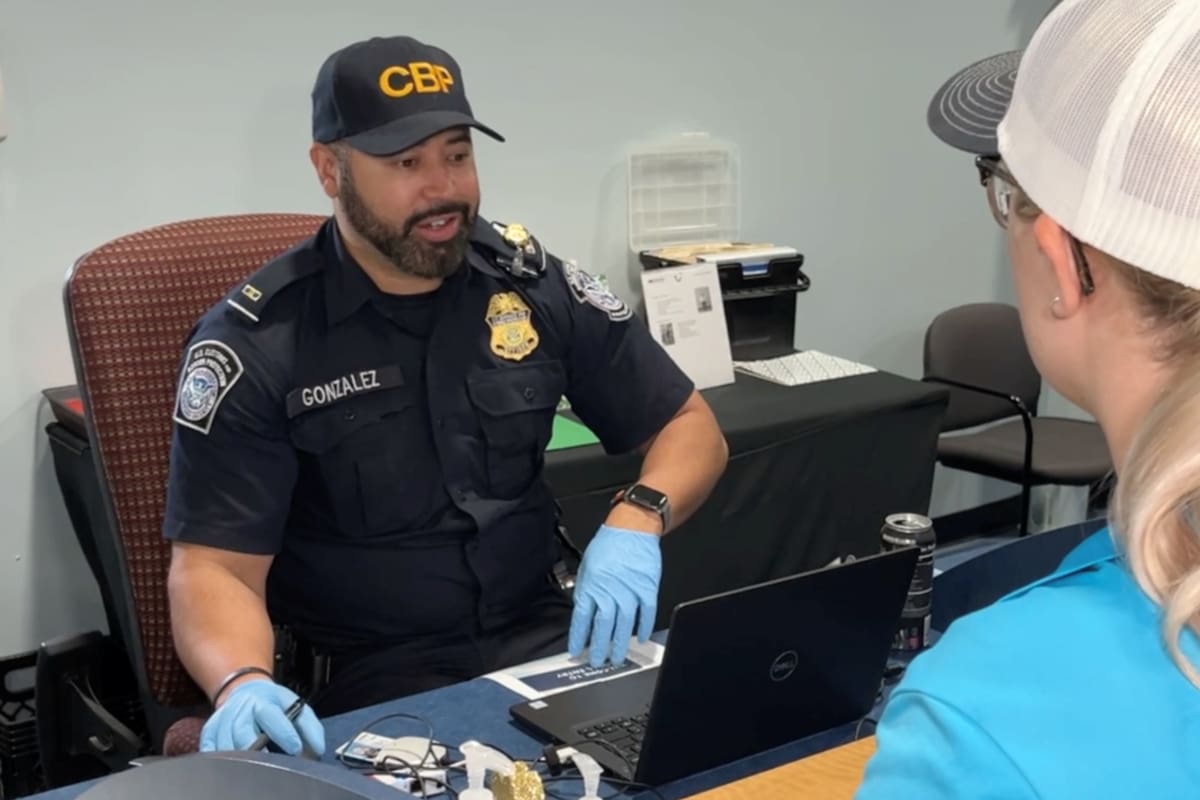 Al ingresar a Estados Unidos, los oficiales de la CBP tienen la autoridad de realizar una inspección secundaria si lo consideran necesario