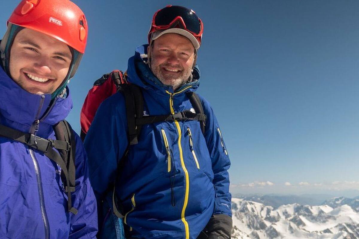 Al inicio, Khobe Clarke se resistió a la idea de viajar un mes, desconectado de su celular, con su padre