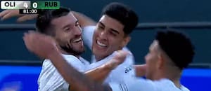 El golazo de Tim Payne en su debut en Olimpia de Paraguay