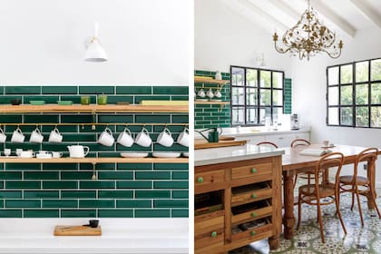 Al lado de la isla, una mesa, también de pino tea, con sillas Thonet originales.