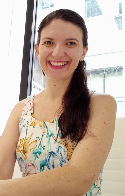 "Al llegar a mis dos años, mamá comenzó a sospechar que algo no andaba bien: no caminaba, solo me arrastraba sentada, y mi manito izquierda no se movía igual que la otra”.