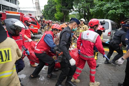 Al menos 22 muertos en un incendio en un edificio de oficinas en la capital de Indonesia
