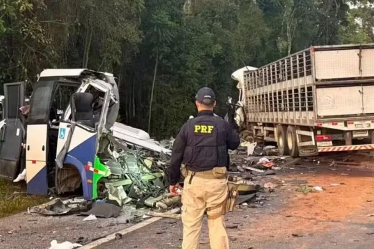 Al menos 23 personas murieron en un choque frontal en una ruta de Brasil