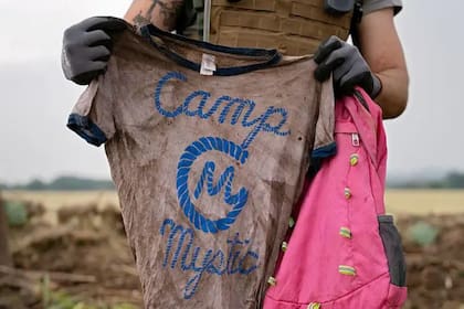 Al menos 27 niñas que estaban en el campamento cristiano Mystic murieron cuando las aguas golpearon el sitio, informaron las autoridades