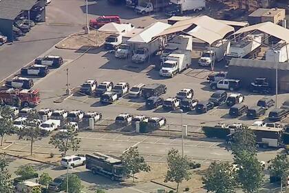 Al menos 3 personas mueren tras explosión en instalación policial de LA NACION, dice secretaria de J