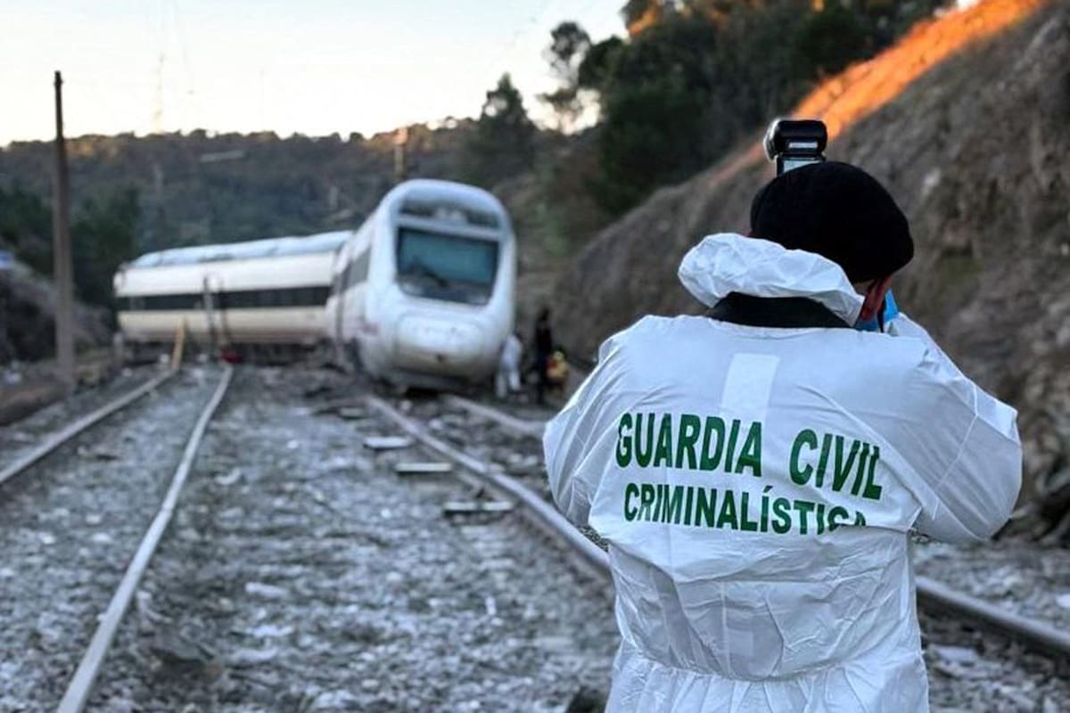 Al menos 40 personas murieron y más de 150 resultaron heridas en el accidente de tren más mortífero en España en más de una década