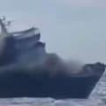 Un dramático incendio en un ferry de Indonesia obligó a pasajeros a arrojarse al mar para sobrevivir