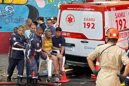 Al menos diez hospitalizados en incendio de fábrica de disfraces del Carnaval de Río de Janeiro