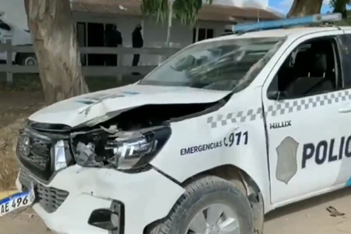 Al menos dos agentes resultaron heridos