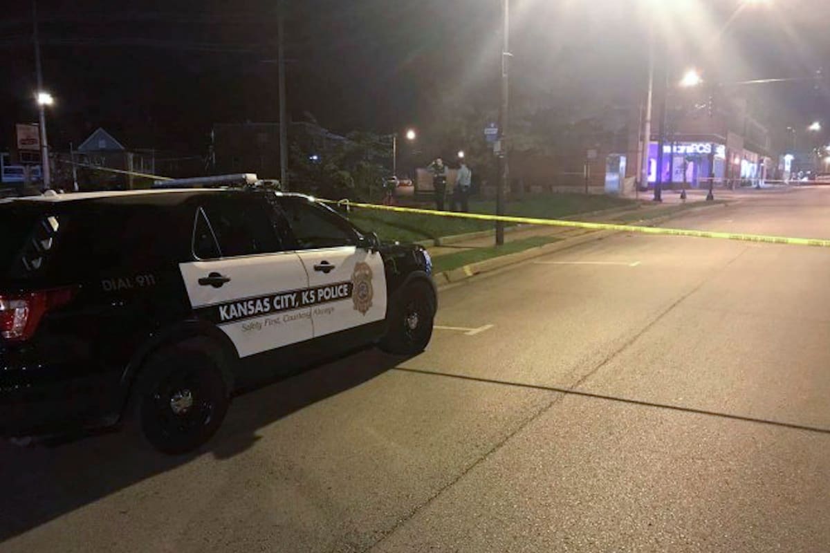 Al menos dos muertos y mas de una decena de heridos se registraron tras un tiroteo a la salida de un club nocturno en la ciudad de Kansas