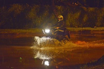 En tanto, en el barrio de Gávea, las trombas de aguas convirtieron en un río la Avenida Marquês de São Vicente, la principal del área