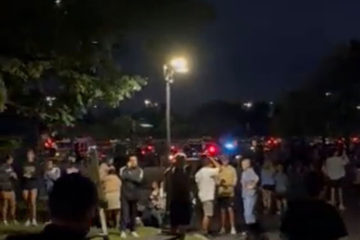Al menos tres personas resultaron heridas en un tiroteo frente a un parque de diversiones de Illinois.