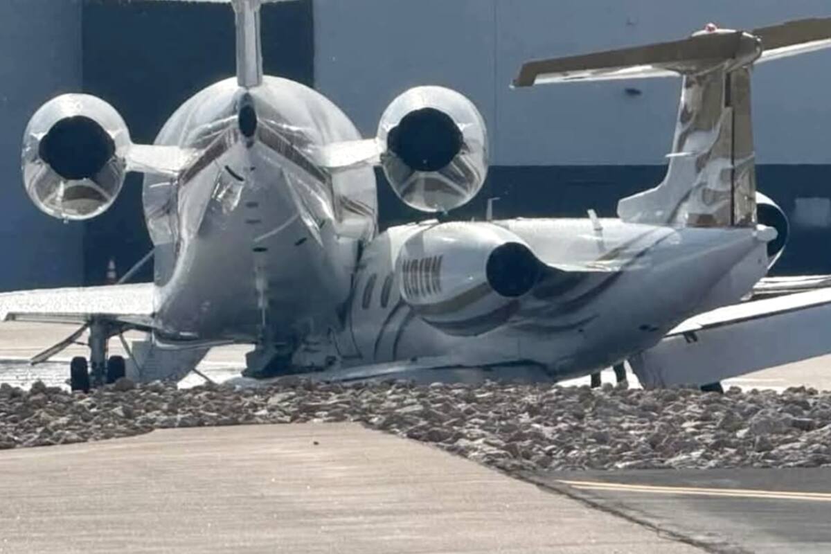 Al menos una persona murió y otras resultaron heridas después de que dos jets privados chocaron el lunes en el Aeropuerto de Scottsdale en Arizona