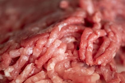 Al molerse la carne, los restos de E. coli se esparcen