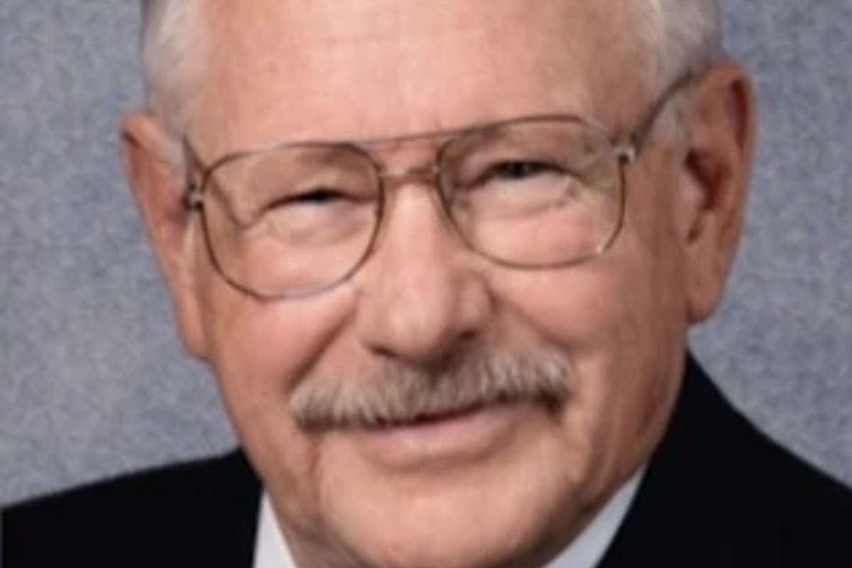 Al momento de su muerte, Clarence Edwin Asher tenía 72 años