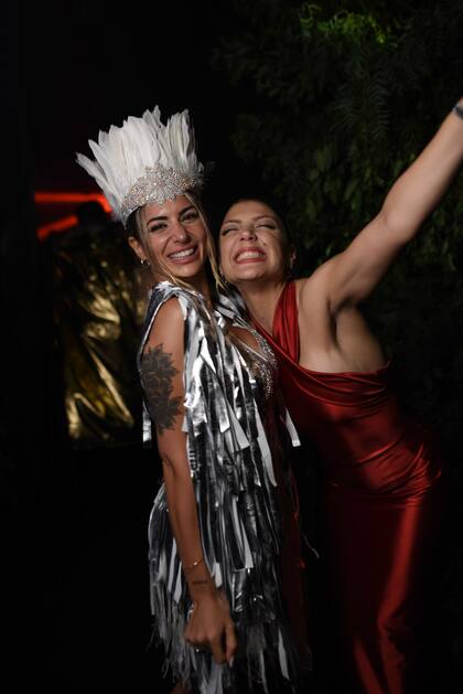 Al momento del baile carioca, la abogada se sacó una selfie junto a su gran amiga, Sophia Ceraso.