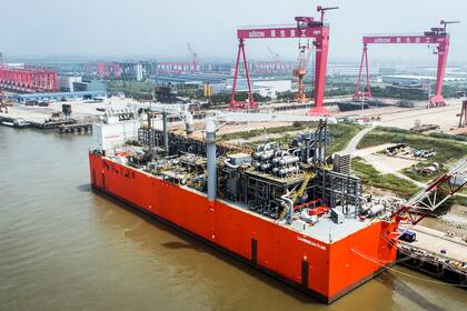 Al mundo. La barcaza de YPF que comenzará a exportar gas durante la próxima primavera