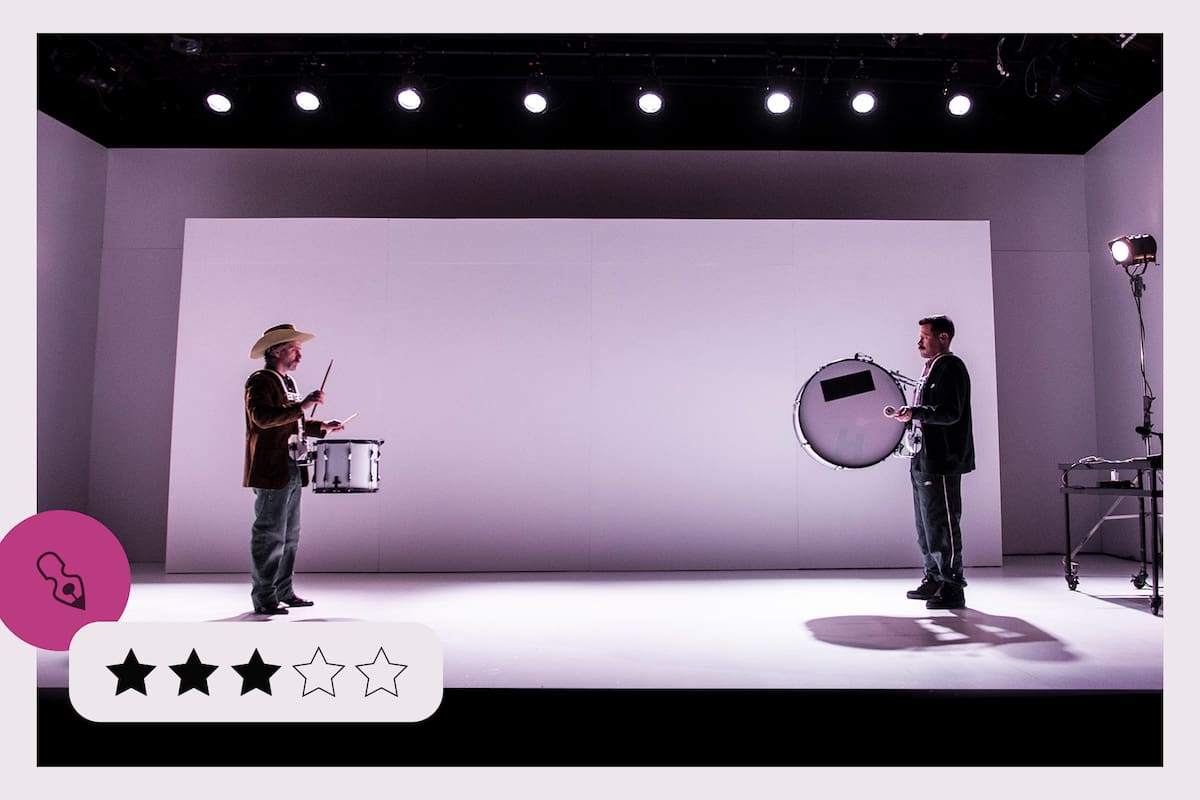 Al oeste, de Martín Flores Cárdenas