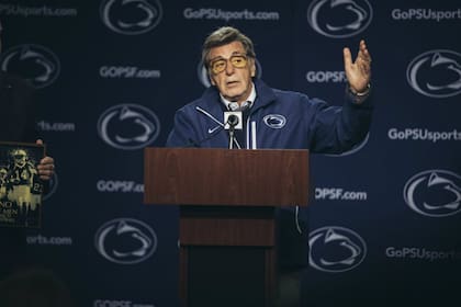 Al Pacino como Joe Paterno, el entrenador récord del fútbol americano universitario, envuelto en una trama de abusos silenciados y ocultados por los resultados deportivos
