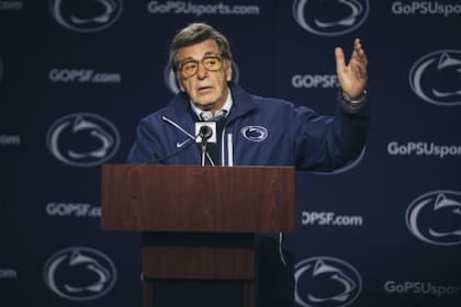 Al Pacino como Joe Paterno en la película Paterno de 2018 (Foto: IMDb)
