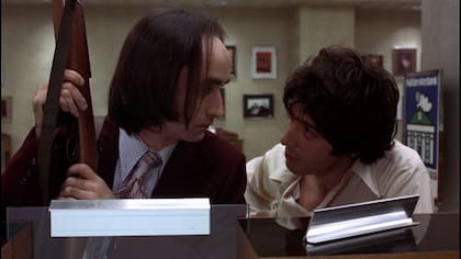 Al Pacino pidió que John Cazale interpretara a su coprotagonista en la película, pese el personaje originalmente era un hombre mucho más joven