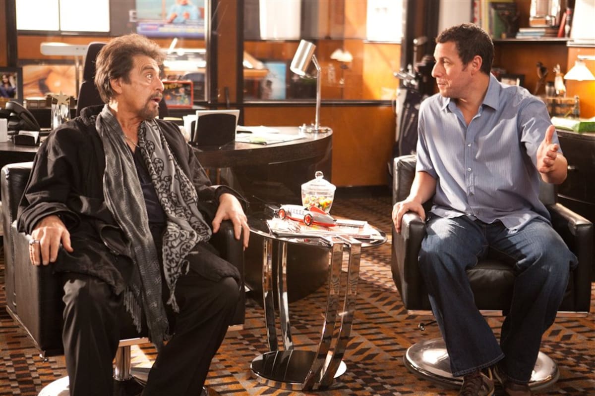 Al Pacino y Adam Sandler, en una escena de la película