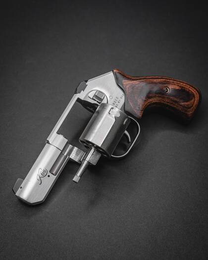 Al parecer, el involucrado tomó su revolver mientras estaba dormido