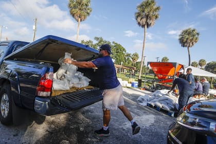 Al pasar por Cuba, el huracán Idalia dejó abundantes tormentas e inundaciones, pero hasta el momento no hay reportes de daños a personas (Douglas R. Clifford/Tampa Bay Times via AP)