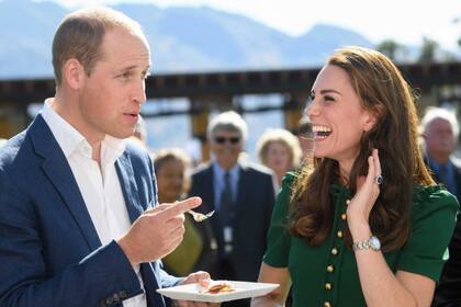 Al príncipe de Gales le gusta combinar la pizza con la comida india que también le encanta