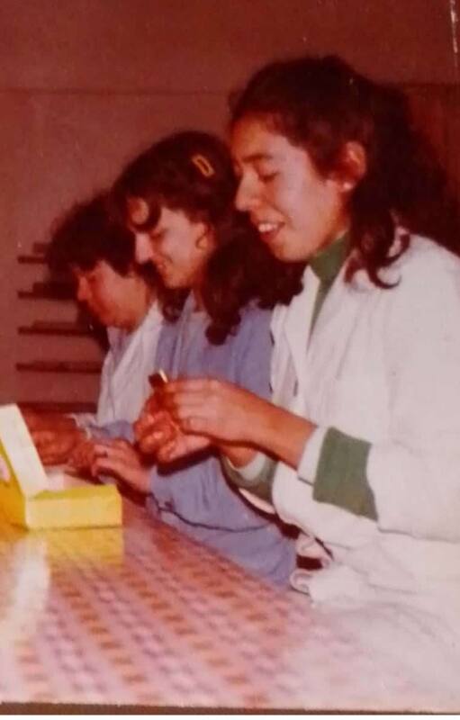 Al principio, las "Gallinitas" se producían de manera artesanal. Luego Hugo perfeccionó el proceso, lo que le permitió hacer 50 mil por día