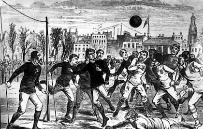 Al principio los arcos de las canchas de fútbol no tenía travesaño, sino una cinta.