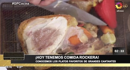 Al sacarlo del horno, el pollo estaba muy crudo y sólo pudo servir algunos pedacitos. El jurado no se lo perdonó.