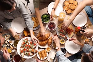 Al salir a comer afuera se prueban cosas que están por fuera de la dieta habitual.