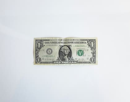 Al ser un papel moneda concurrido en el intercambio cotidiano en Estados Unidos, este billete puede tener ejemplares alterados y falsificados, por lo que es oportuno reconocer las herramientas para identificarlos