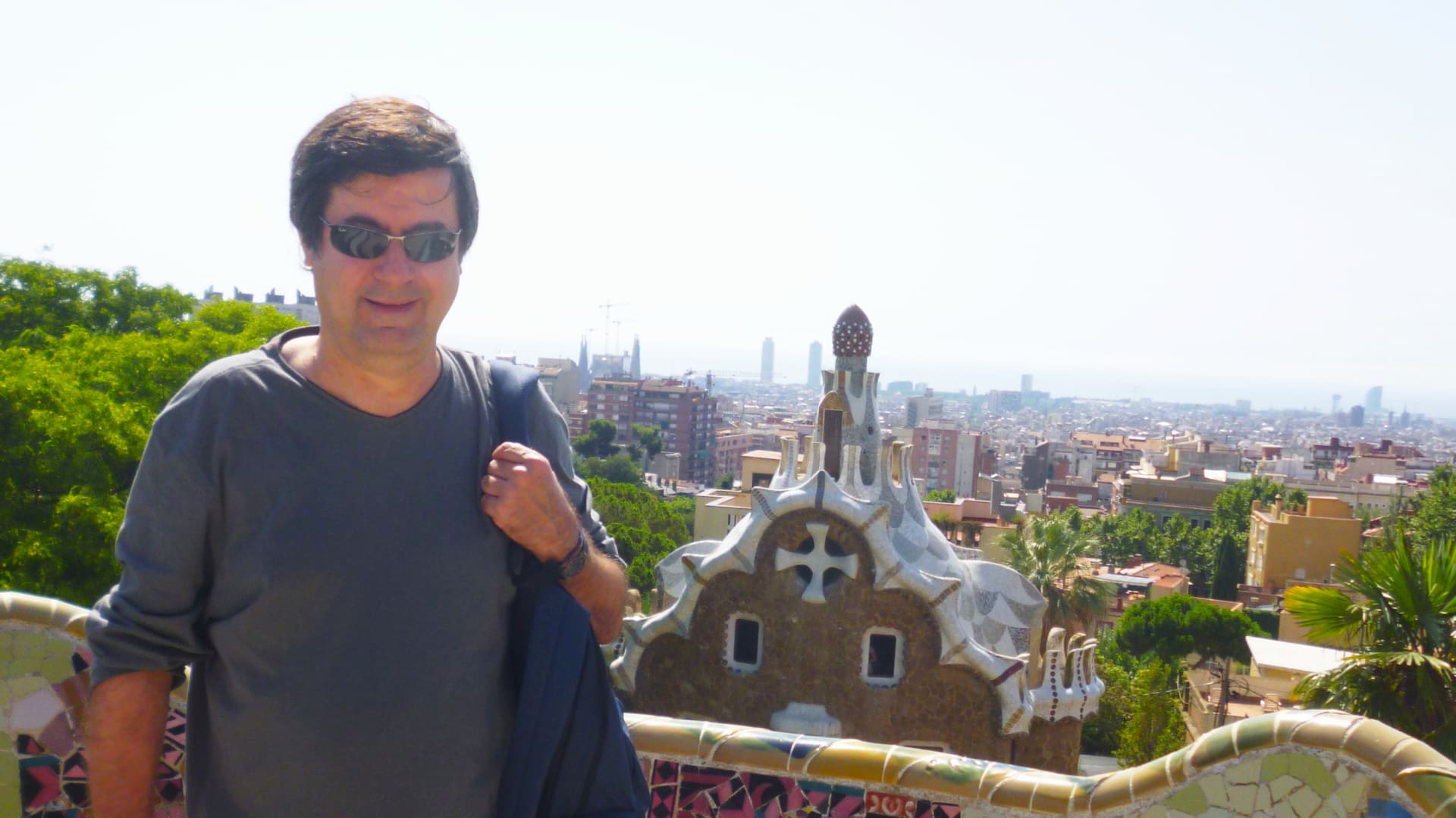 Al superar el miedo a volar, Claudio sanó a su linaje.